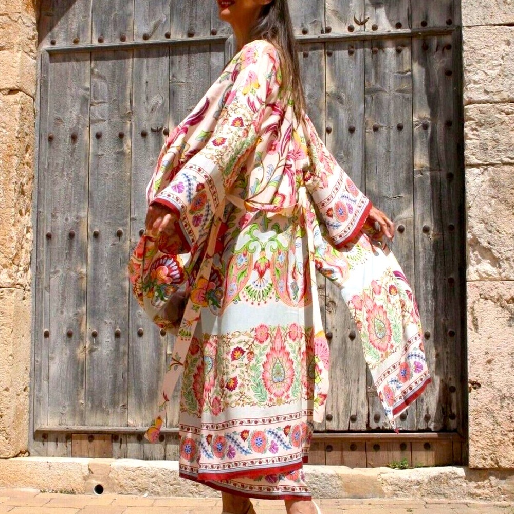 Zara Floral Kimono Bell Sleeves and Lined Size Medium new!